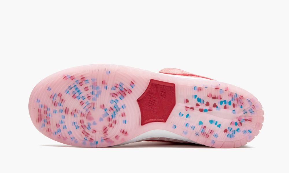 SB Dunk Low Pro “Strange Love”
