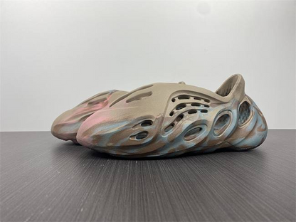 Yeezy Foam RNNR MX Sand Grey