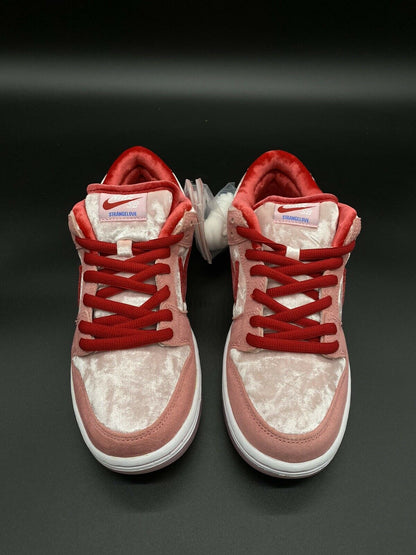 SB Dunk Low Pro “Strange Love”