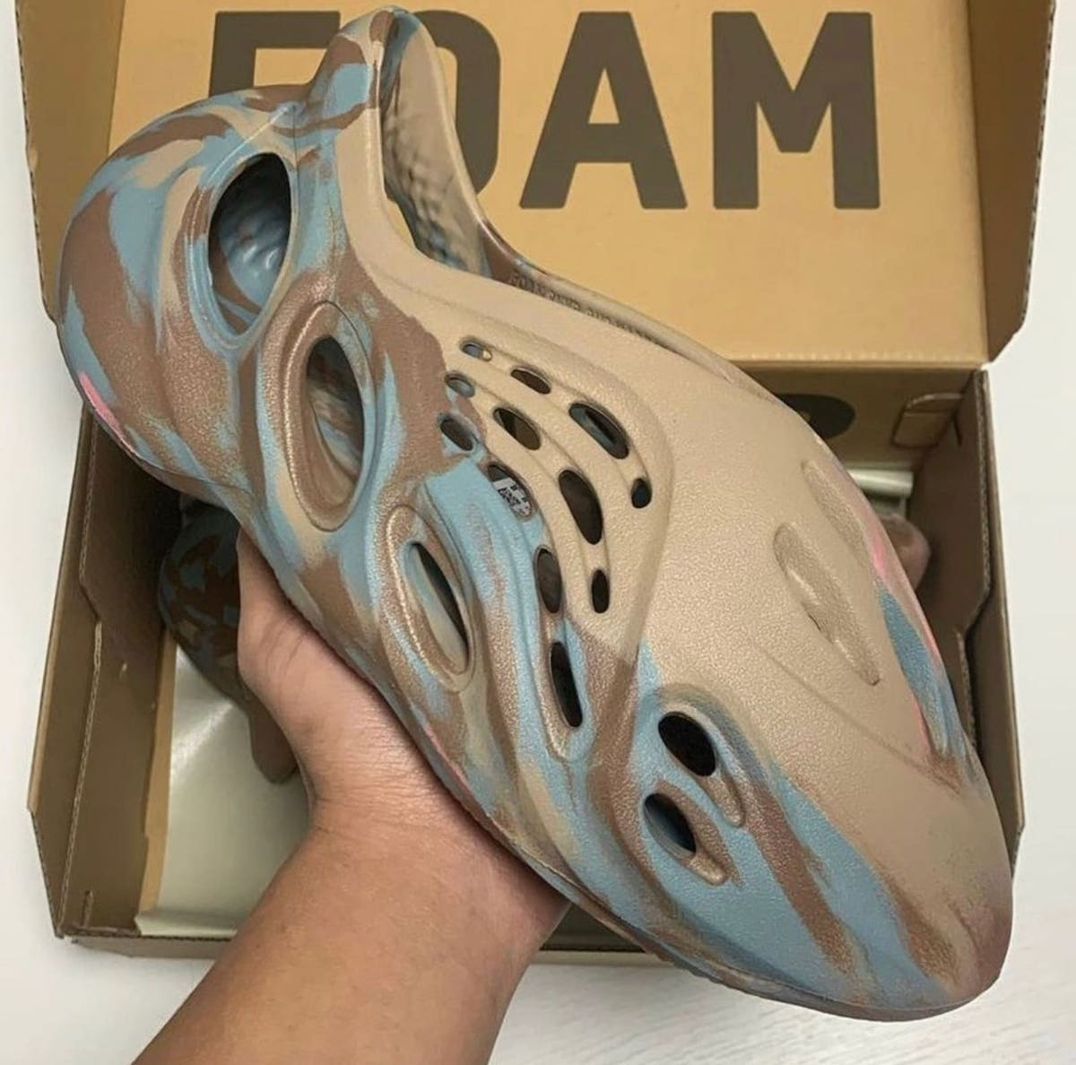 Yeezy Foam RNNR MX Sand Grey