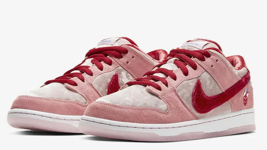 SB Dunk Low Pro “Strange Love”